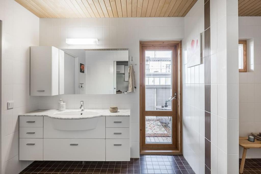 Spacious Home With Four Terrace, Sauna, Sea View 헬싱키 외부 사진
